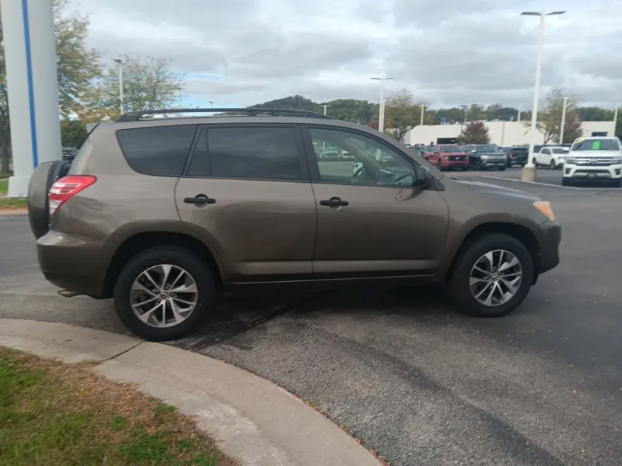 2009 Toyota RAV4 Sport photo 1