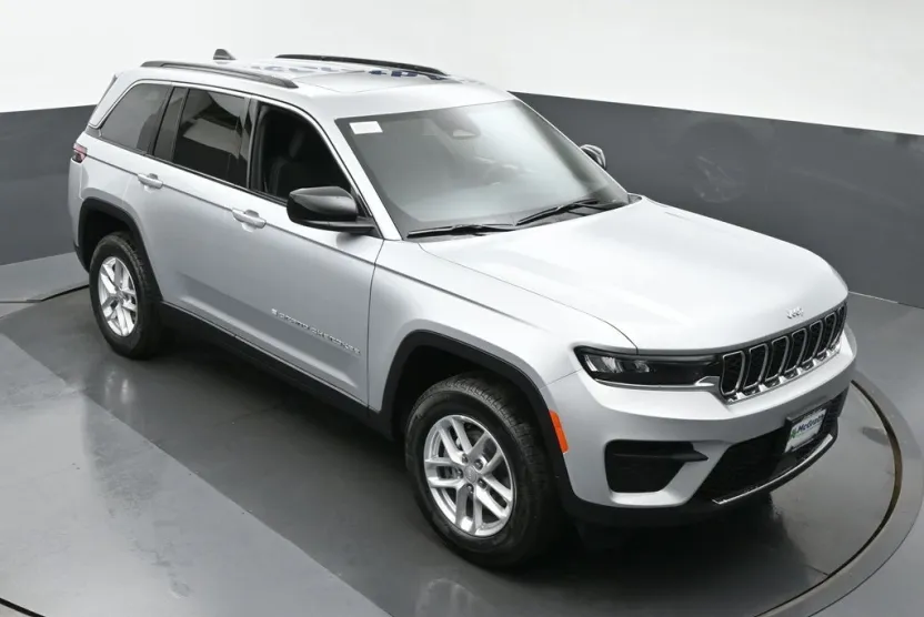2025 Jeep Grand Cherokee Laredo X photo 1