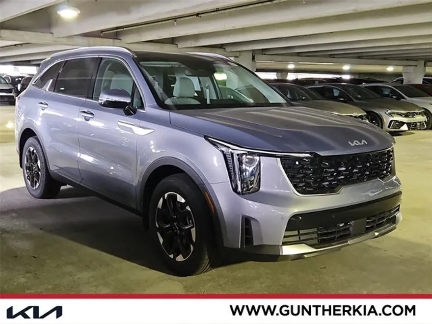 2025 Kia Sorento S photo 1