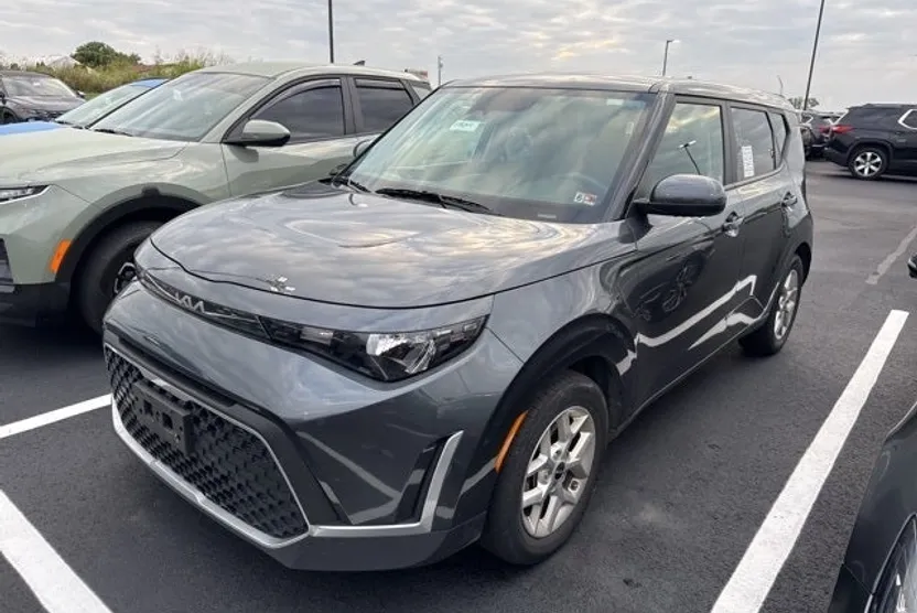 2023 Kia Soul LX photo 1