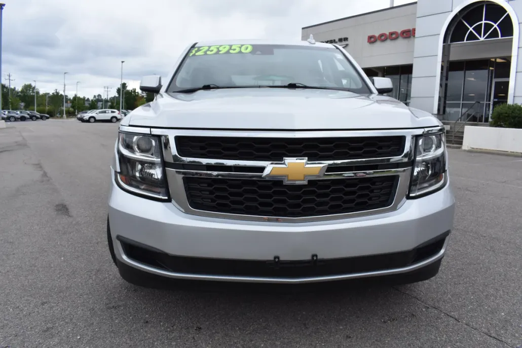 2020 Chevrolet Suburban LT photo 1