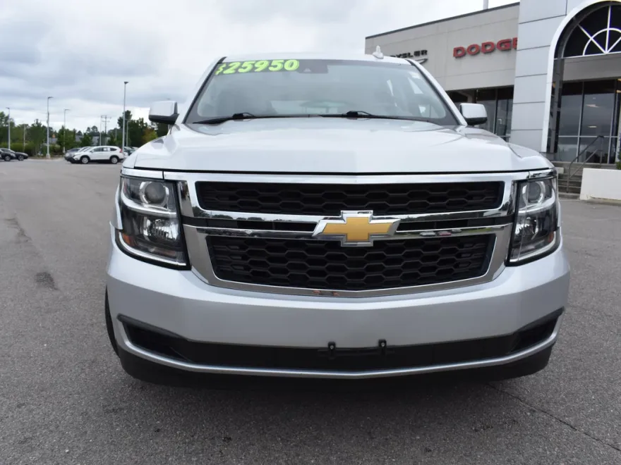 2020 Chevrolet Suburban LT photo 1
