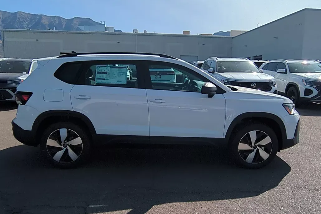 2025 Volkswagen Taos S photo 1