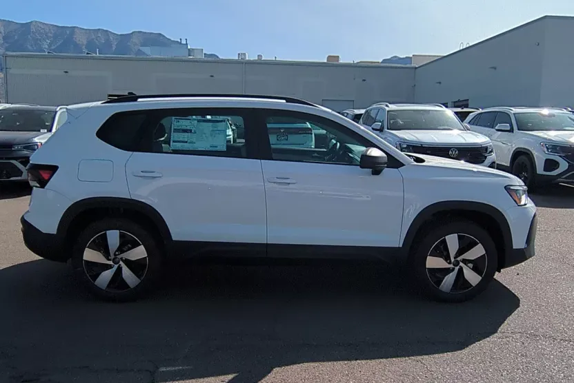 2025 Volkswagen Taos S photo 1