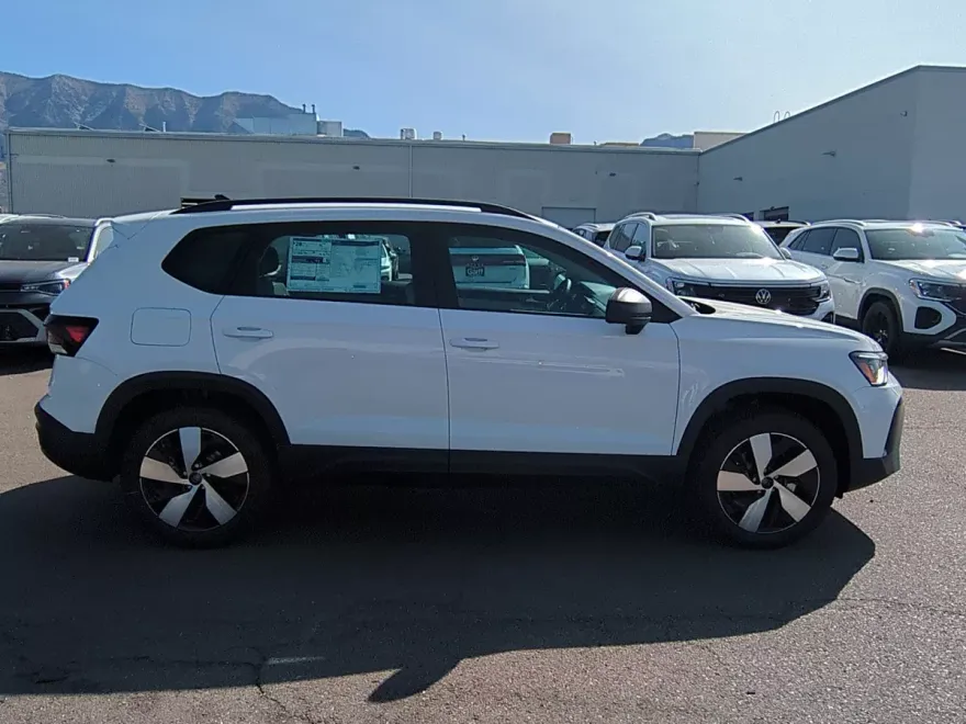 2025 Volkswagen Taos S photo 1