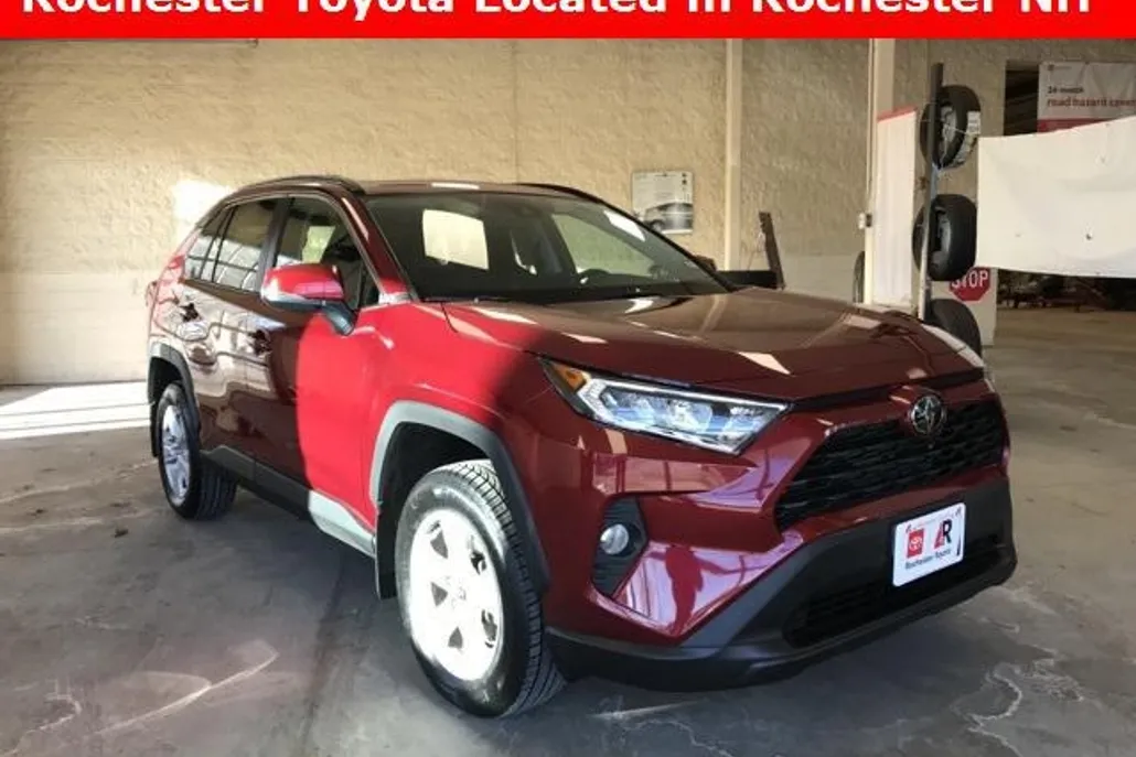 2021 Toyota RAV4 XLE photo 1
