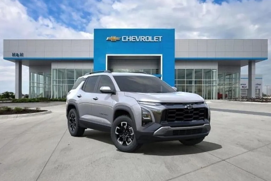 2026 Chevrolet Equinox ACTIV photo 1