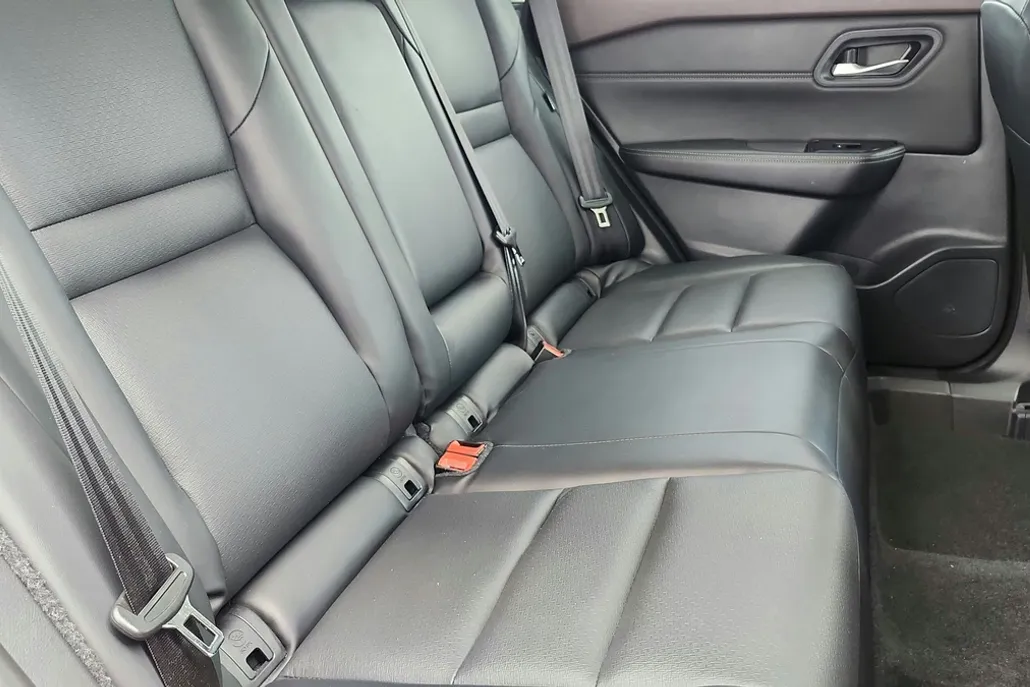 2023 Nissan Rogue SV photo 1
