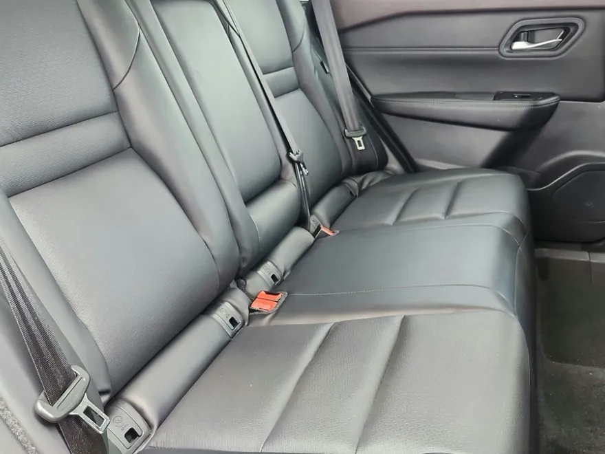 2023 Nissan Rogue SV photo 1