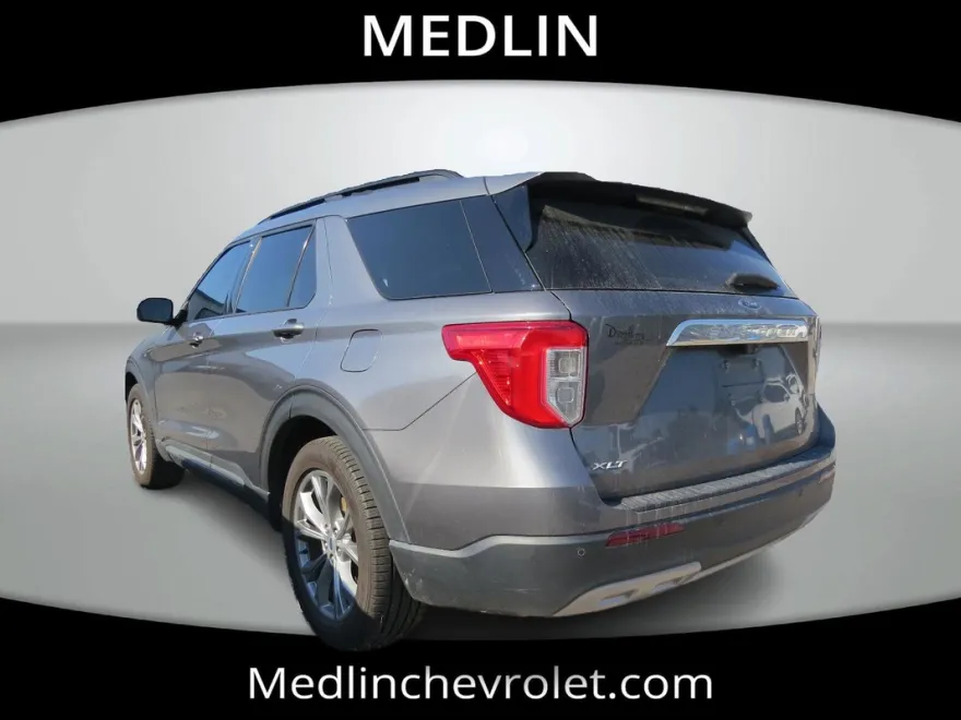 2022 Ford Explorer XLT photo 1
