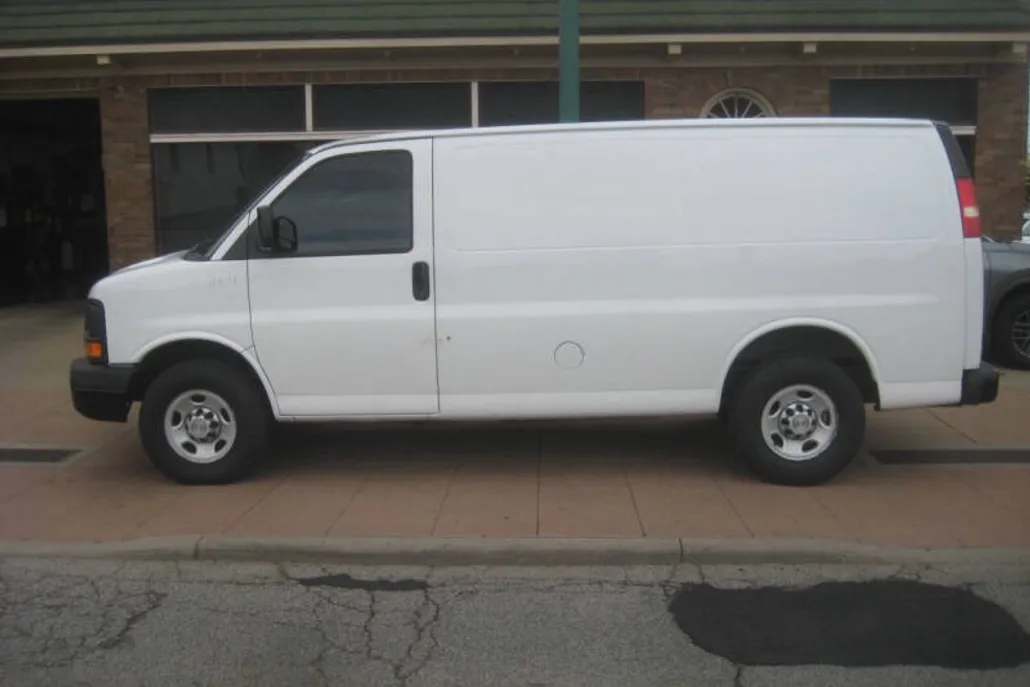 2010 Chevrolet Express 2500 Cargo Van photo 1