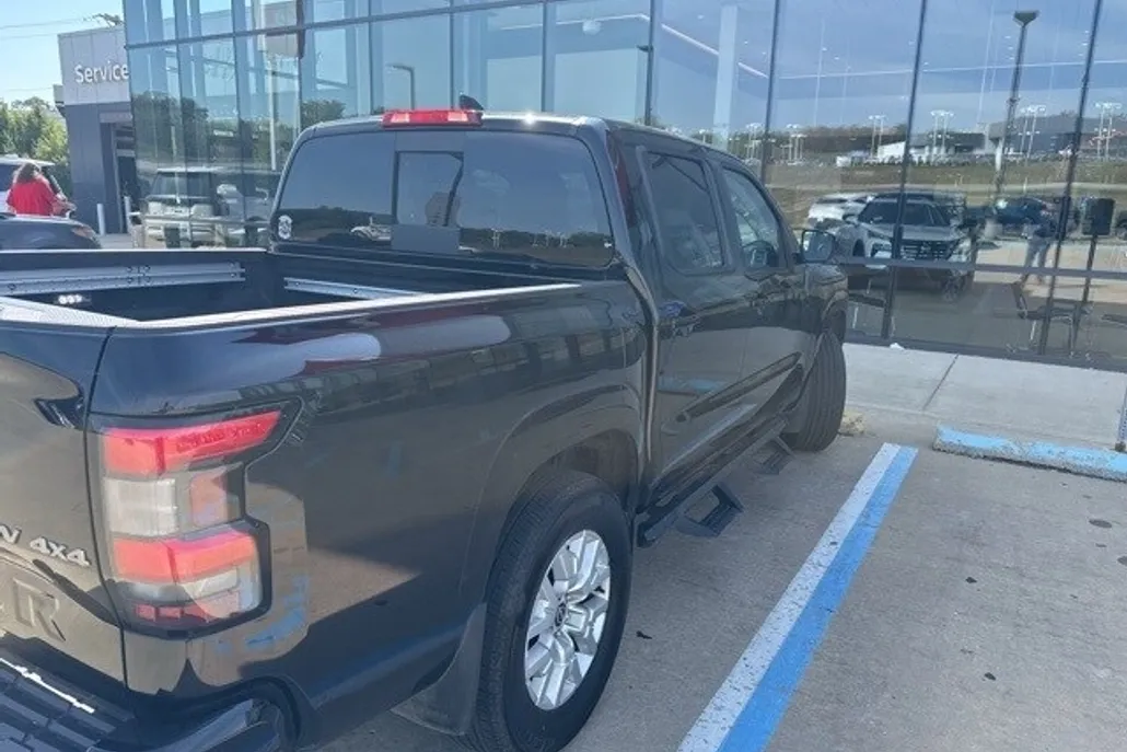 2024 Nissan Frontier SV photo 1