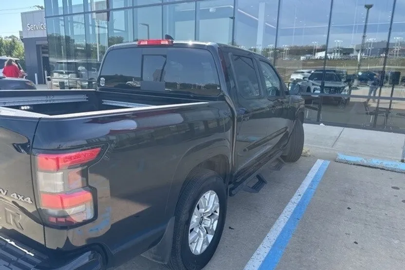 2024 Nissan Frontier SV photo 1
