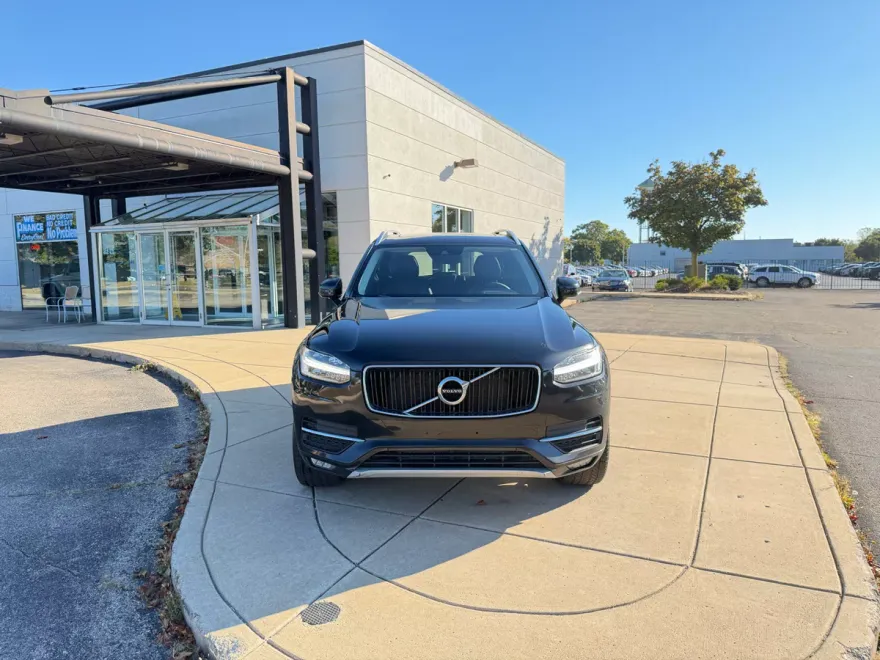 2016 Volvo XC90 Momentum photo 1