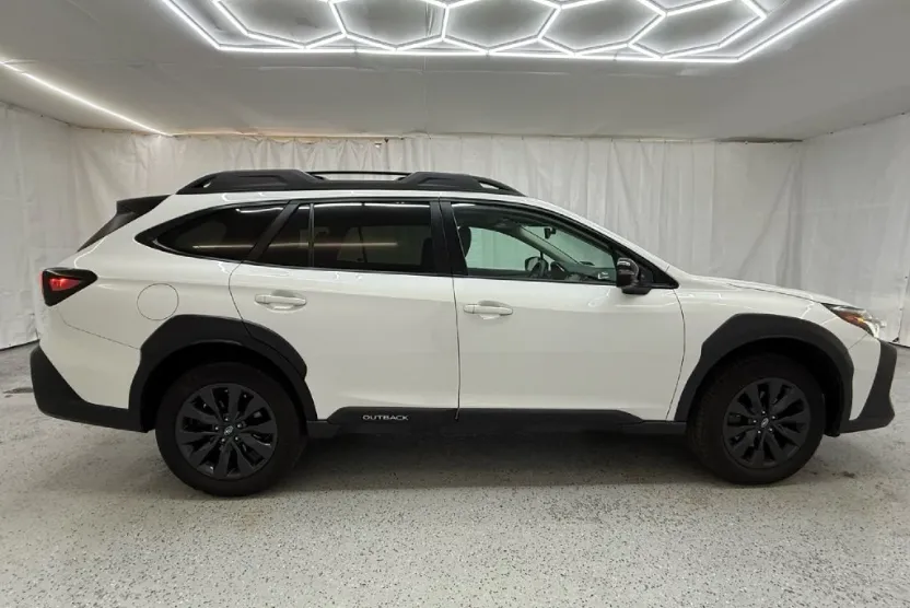 2023 Subaru Outback Onyx Edition photo 1