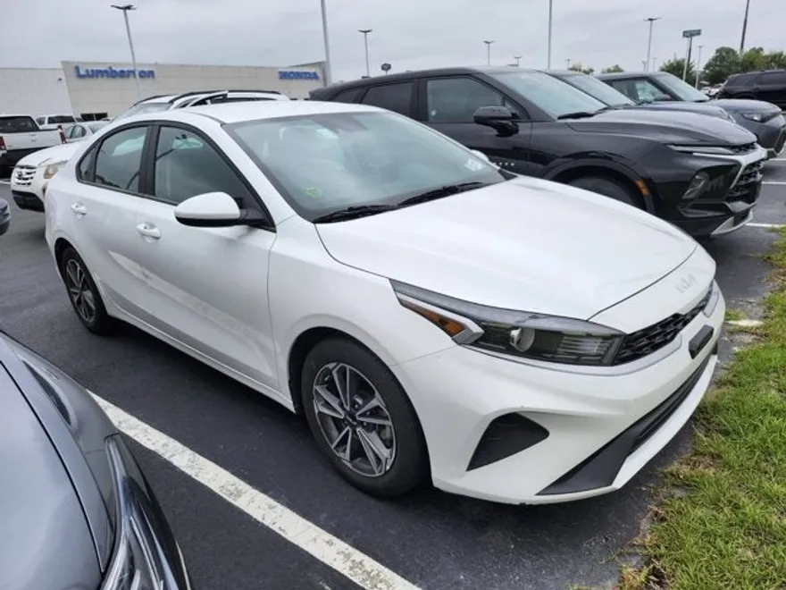 2023 Kia Forte LXS photo 1