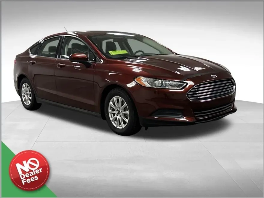 2015 Ford Fusion S photo 1
