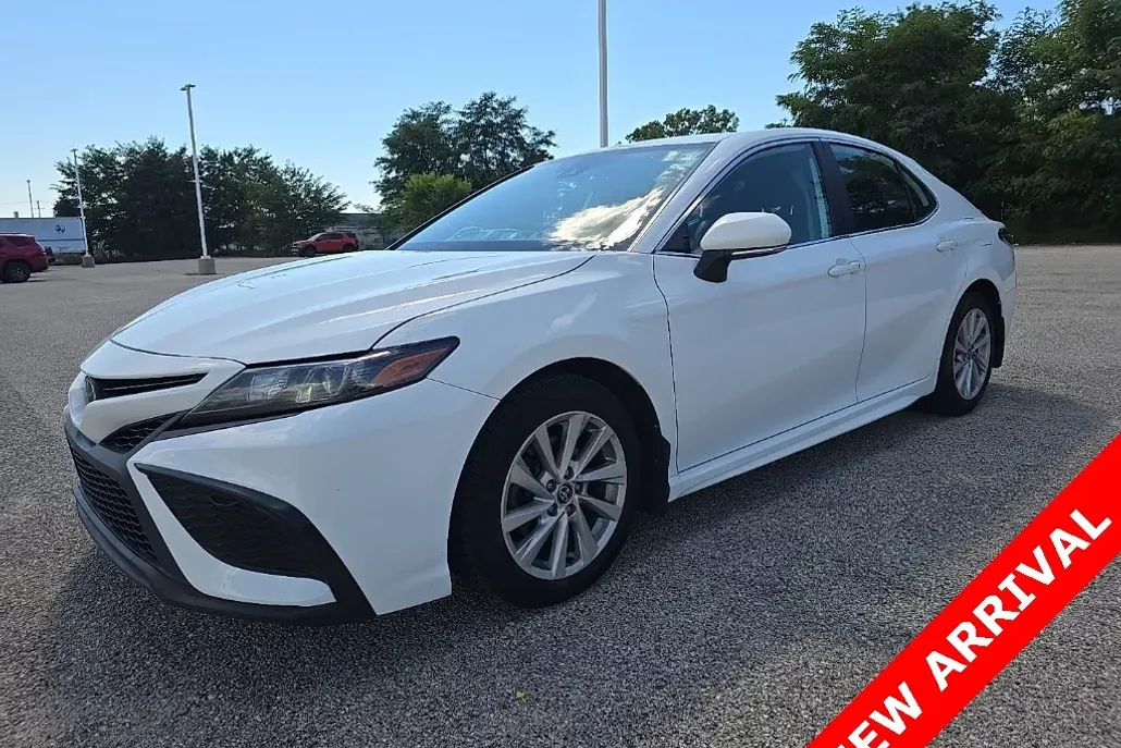 2022 Toyota Camry SE photo 1
