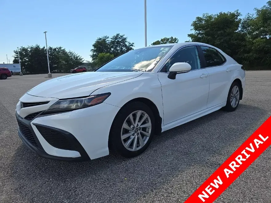 2022 Toyota Camry SE photo 1