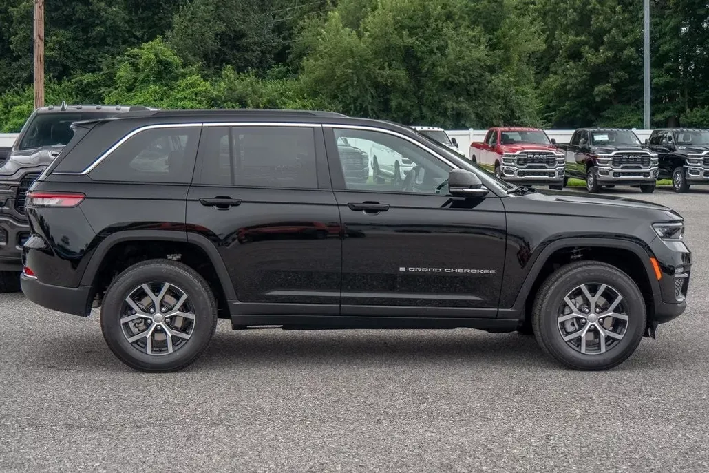 2025 Jeep Grand Cherokee Limited photo 1