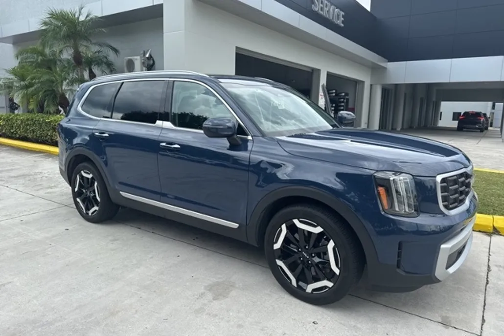 2023 Kia Telluride S photo 1