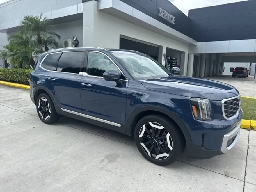 2023 Kia Telluride S photo 1