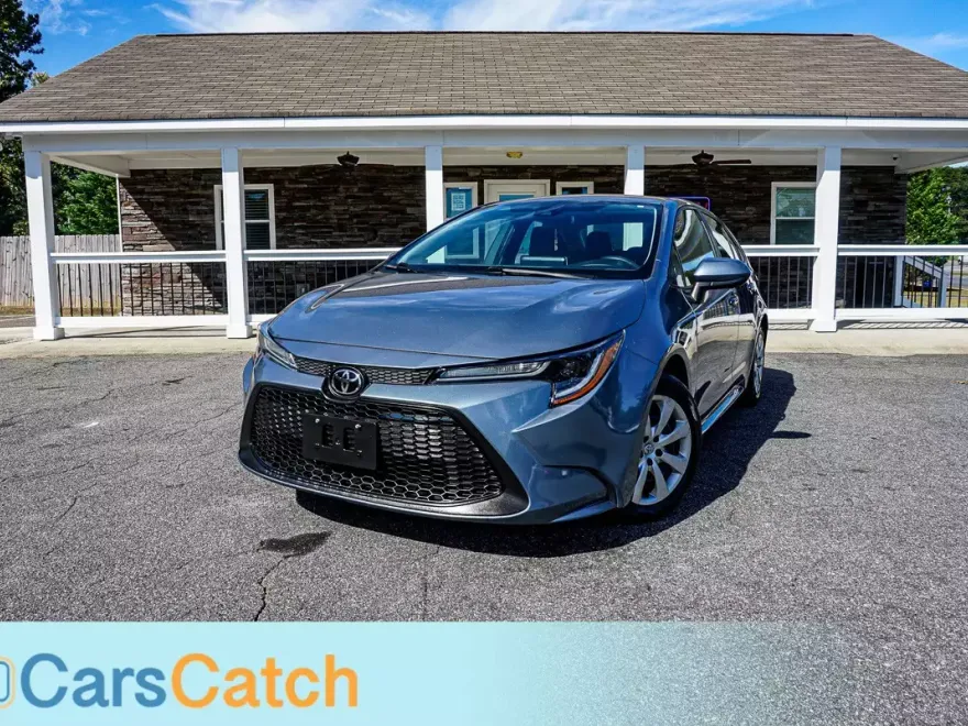 2020 Toyota Corolla LE photo 1