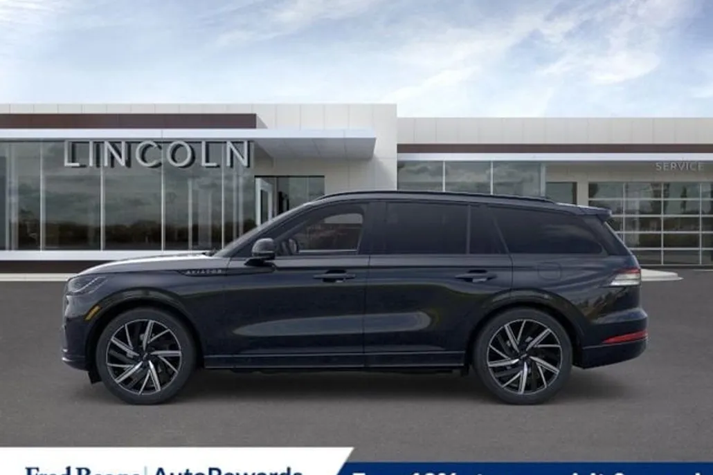2025 Lincoln Aviator Black Label photo 1