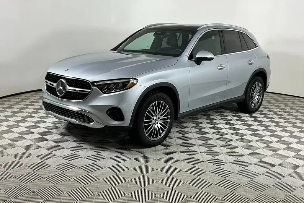 2025 Mercedes Benz GLC 300 photo 1