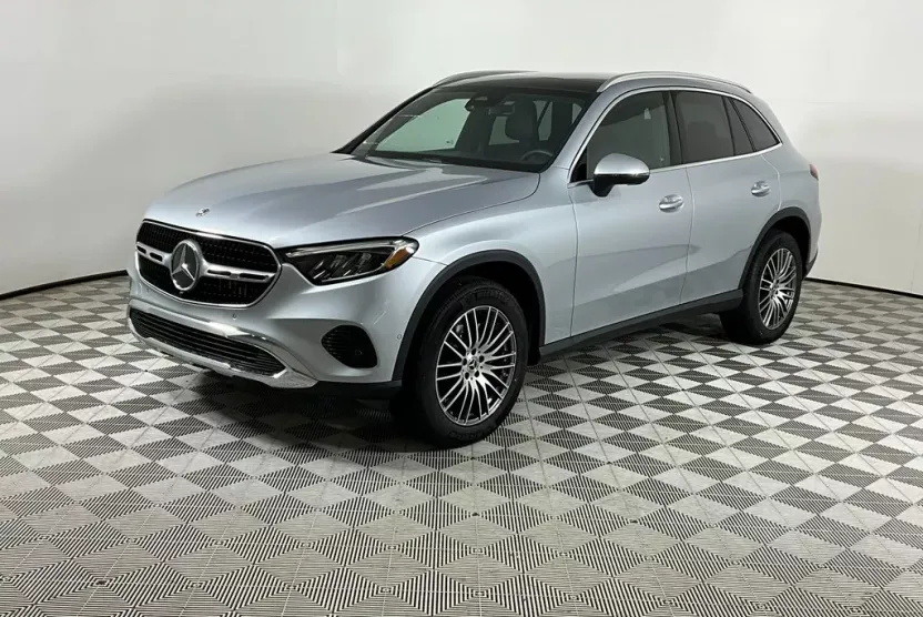 2025 Mercedes Benz GLC 300 photo 1