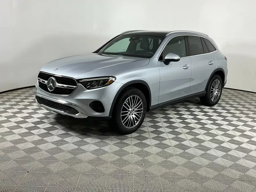 2025 Mercedes Benz GLC 300 photo 1