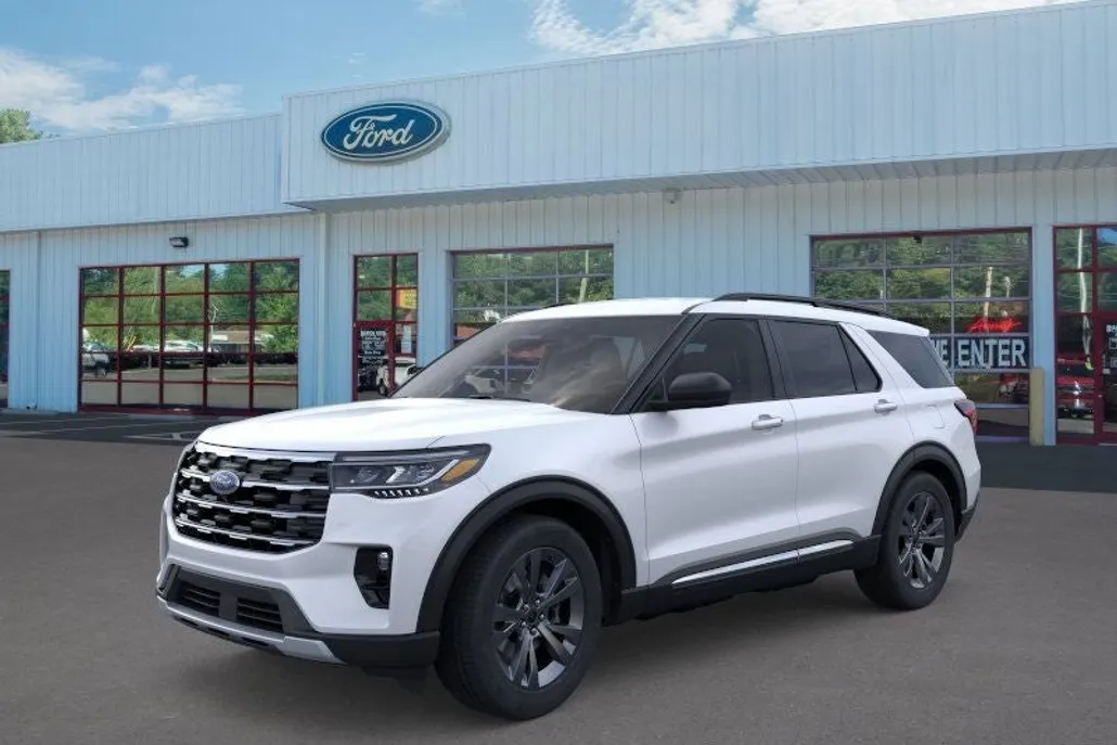2025 Ford Explorer photo 1