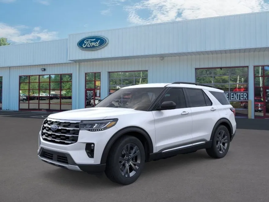 2025 Ford Explorer photo 1