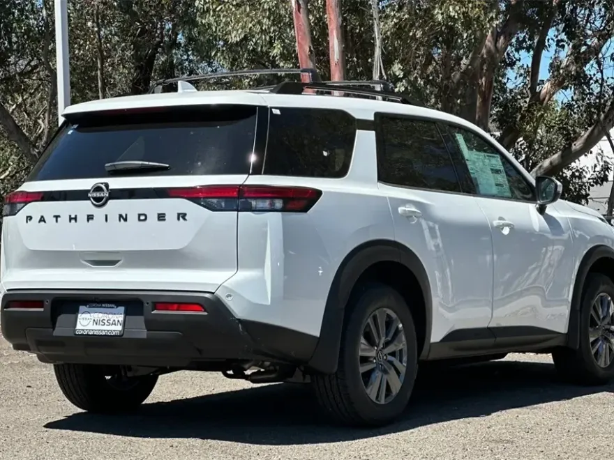 2025 Nissan Pathfinder SV photo 1