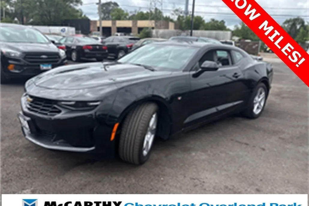 2022 Chevrolet Camaro 1LT photo 1