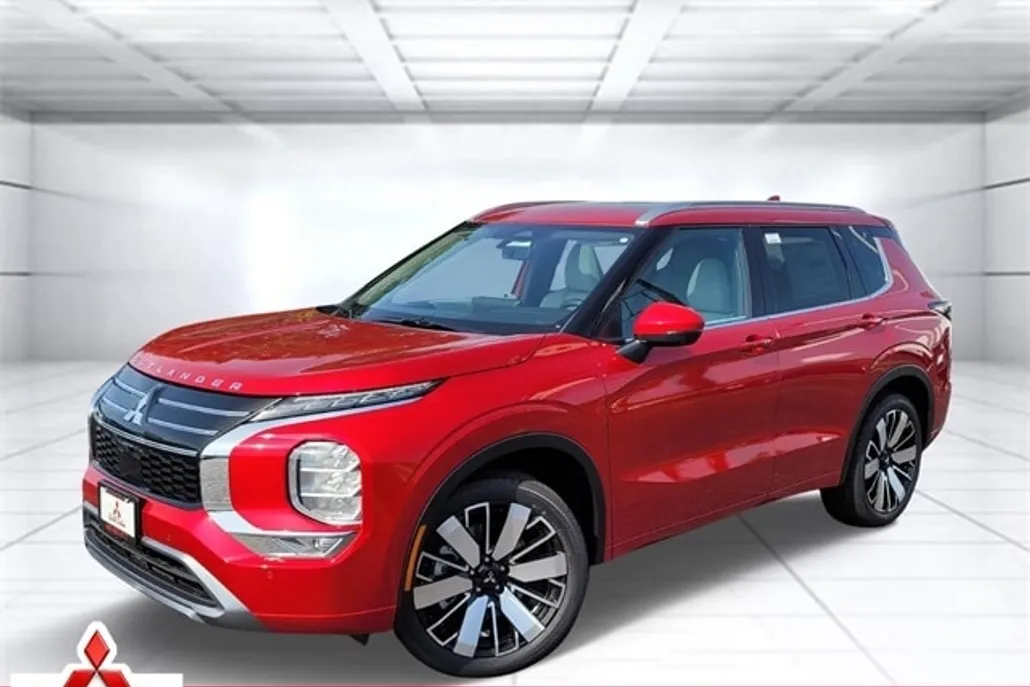 2025 Mitsubishi Outlander SEL photo 1