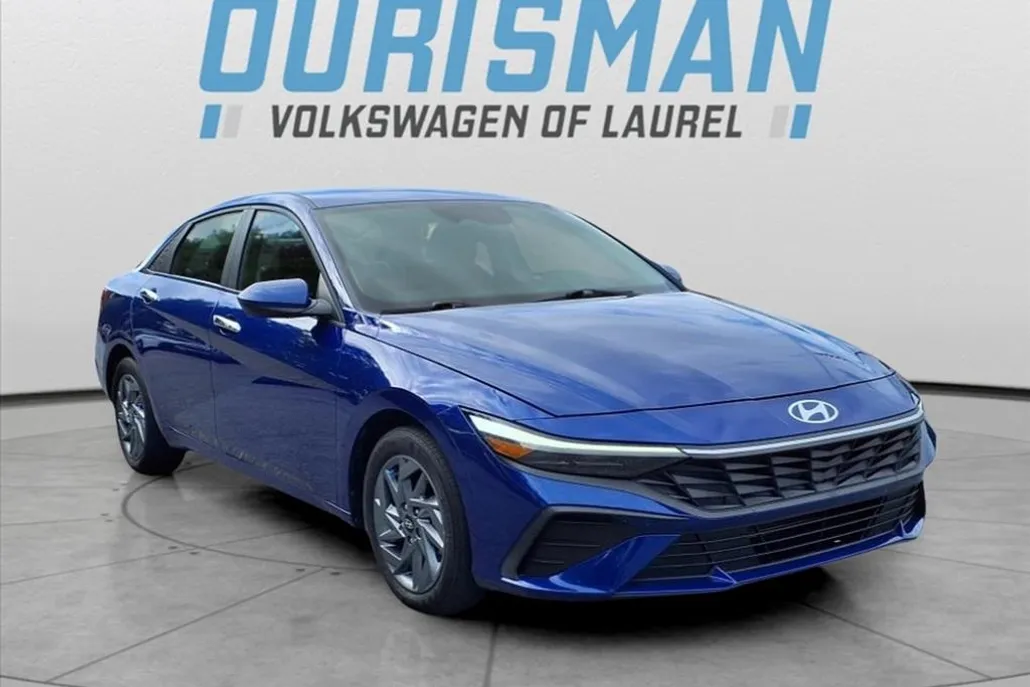 2024 Hyundai Elantra SEL photo 1