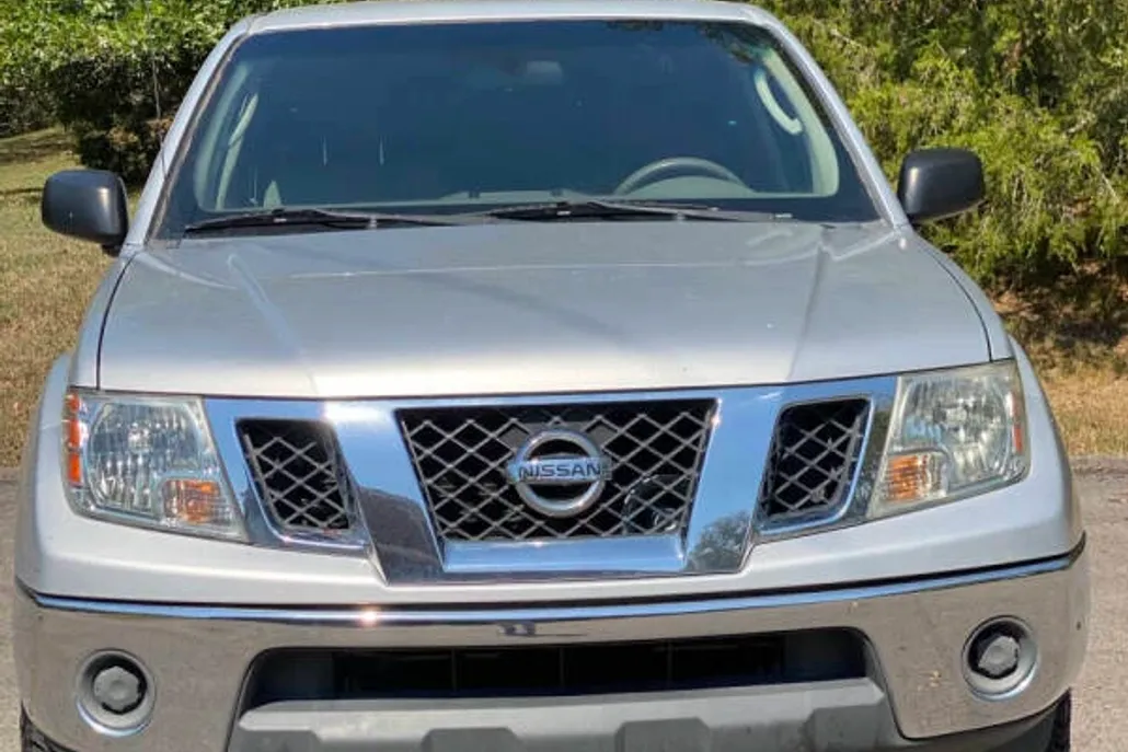 2011 Nissan Frontier S photo 1