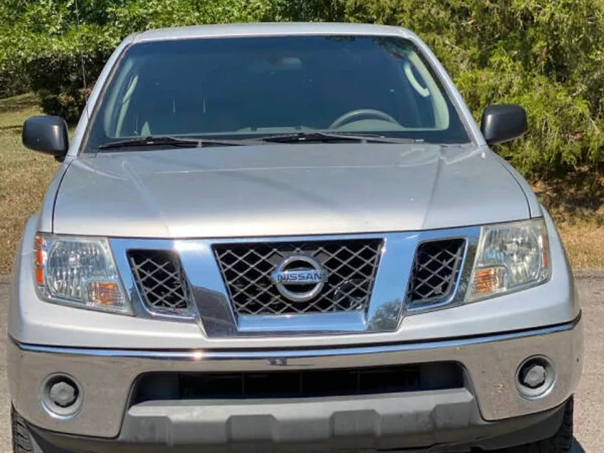 2011 Nissan Frontier S photo 1