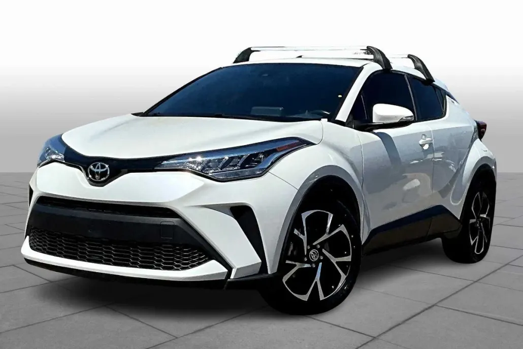 2020 Toyota C-HR XLE photo 1