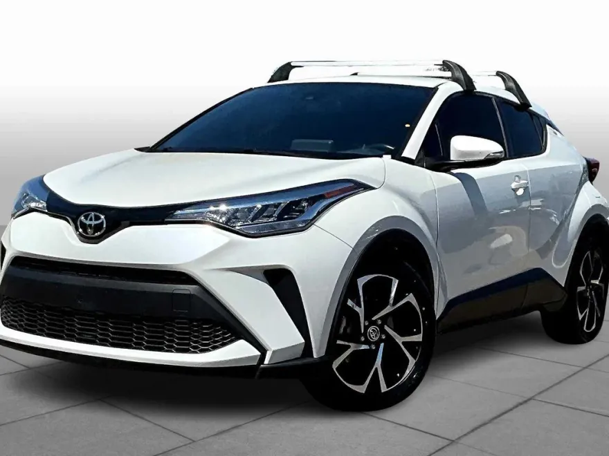 2020 Toyota C-HR XLE photo 1