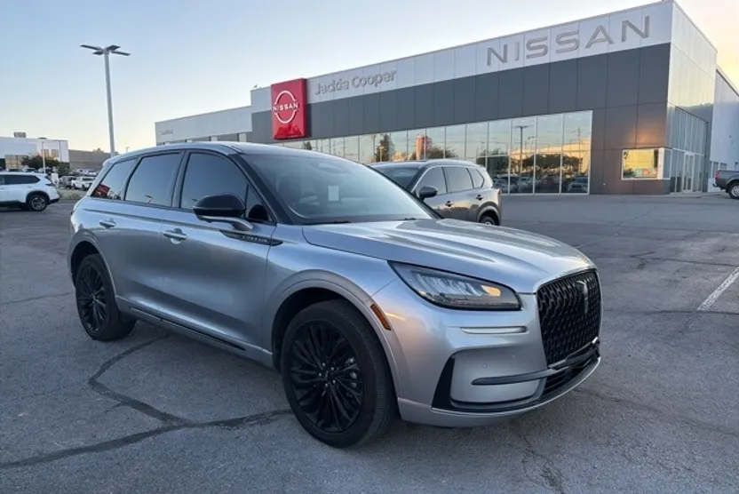 2023 Lincoln Corsair Standard photo 1