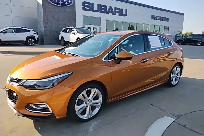 2017 Chevrolet Cruze Premier photo 1