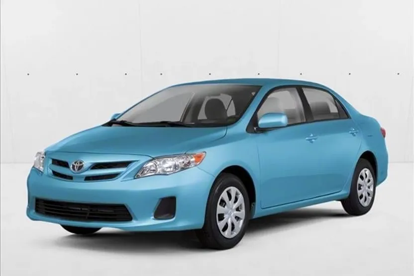 2013 Toyota Corolla LE photo 1
