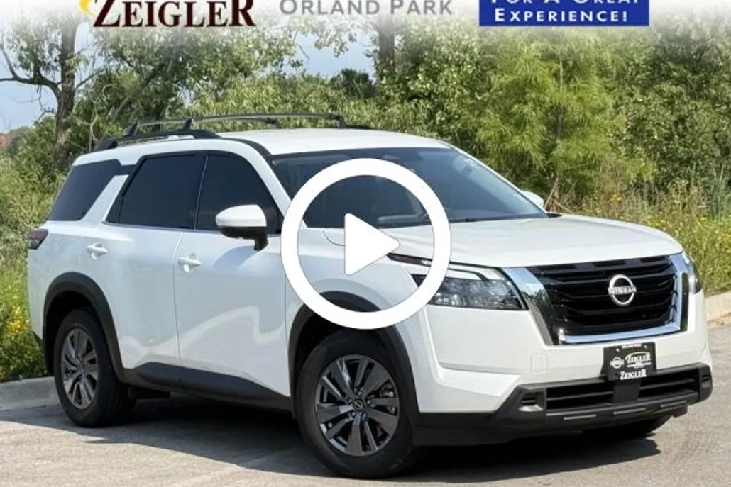 2025 Nissan Pathfinder SV photo 1