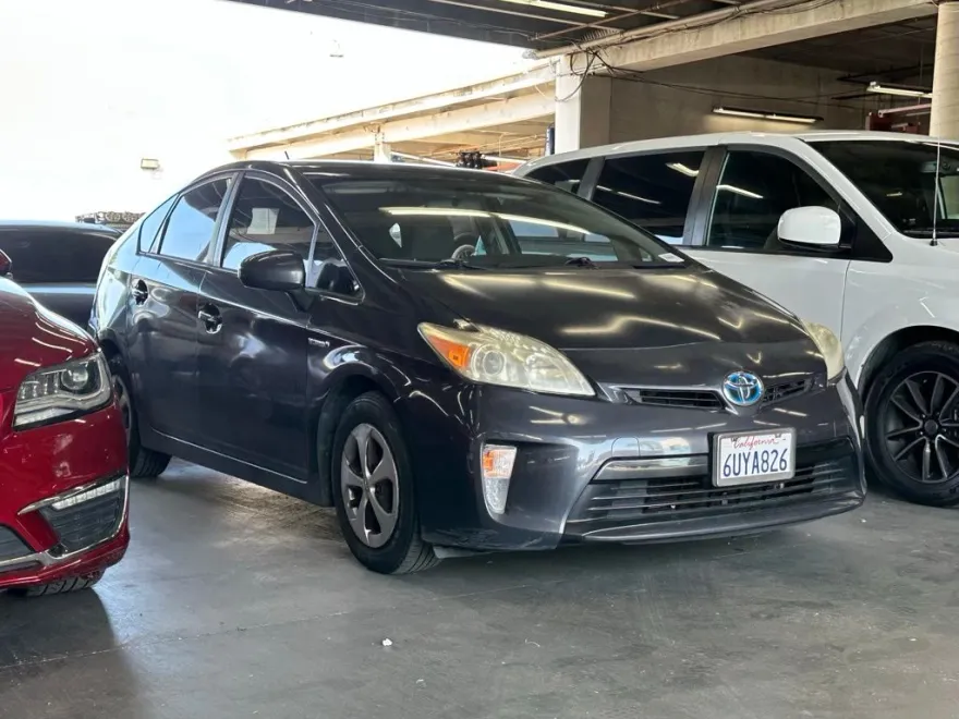 2012 Toyota Prius Three photo 1