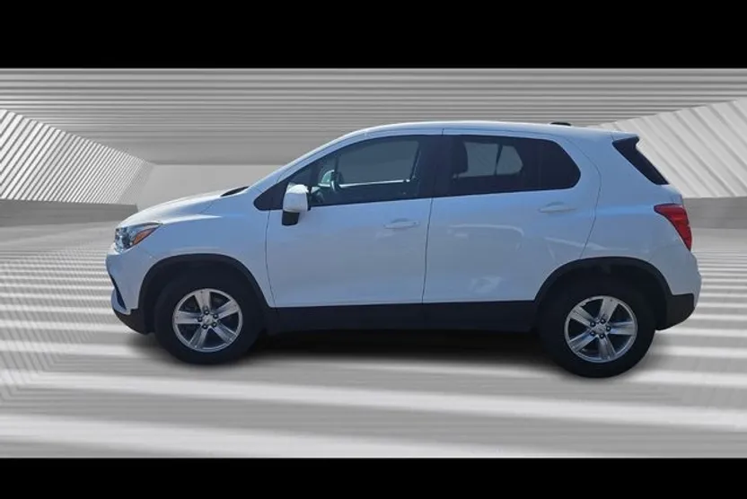 2021 Chevrolet Trax LS photo 1