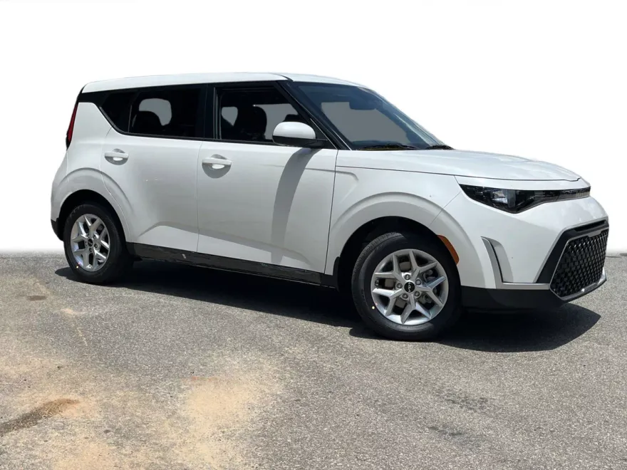 2025 Kia Soul LX photo 1