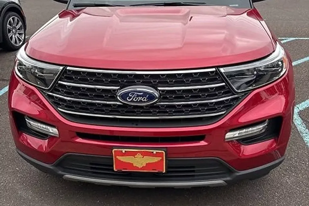 2020 Ford Explorer XLT photo 1