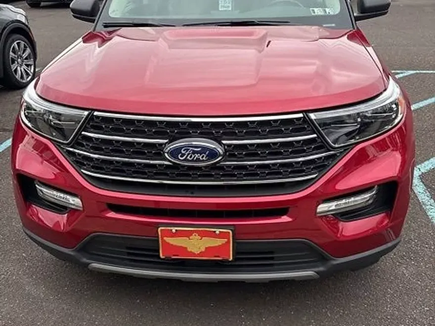 2020 Ford Explorer XLT photo 1